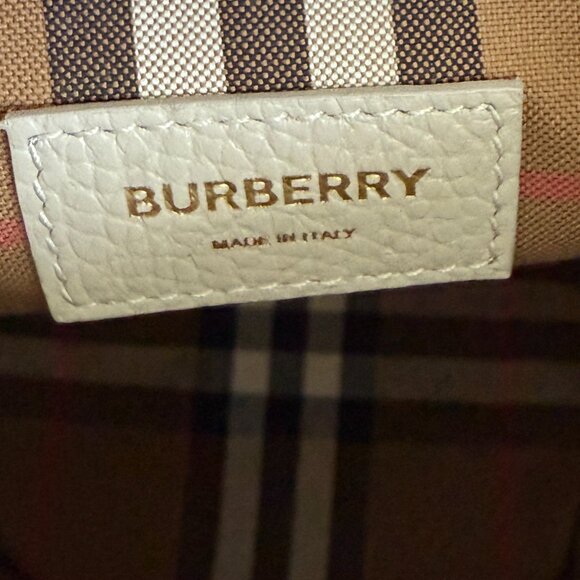 Burberry Small Grainy Leather Bucket Bag Limestone, house check strap - Picture 5 of 15
